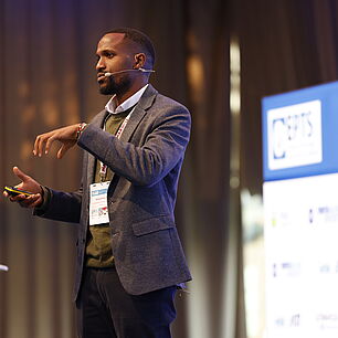 EPTS - Speaker on Stage in Session Room