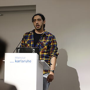 EPTS - Speaker on Stage in Session Room