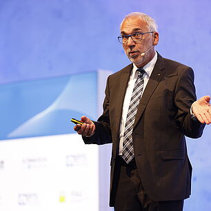 EPTS - Speaker on Stage in Session Room