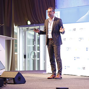 EPTS - Speaker on Stage in Session Room