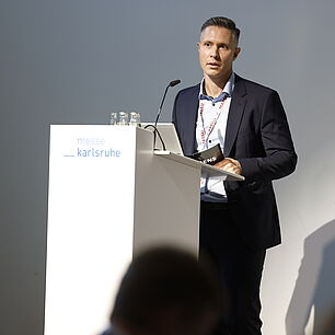 EPTS - Speaker on Stage in Session Room