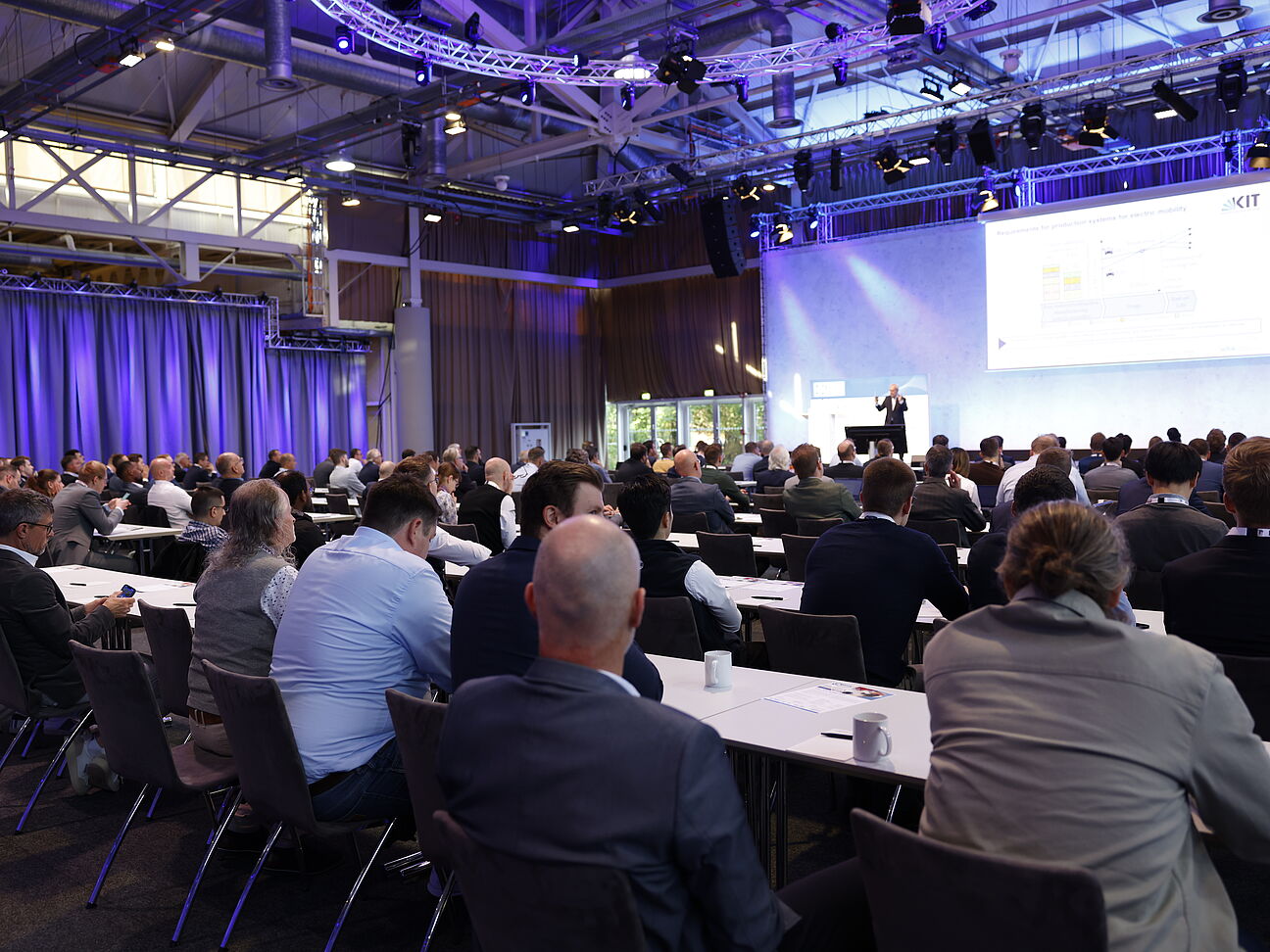 EPTS - Auditorium von Hinten auf die Bühne