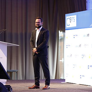 EPTS - Rene Schürer on stage in Auditorum talkingroom