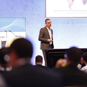 EPTS - Speaker on Stage in Session Room