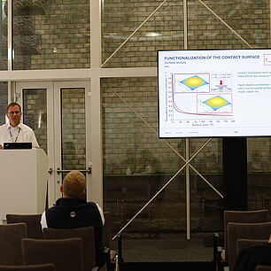 EPTS - Speaker on Stage in Session Room