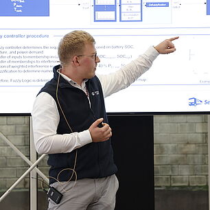 EPTS - Speaker on Stage in Session Room