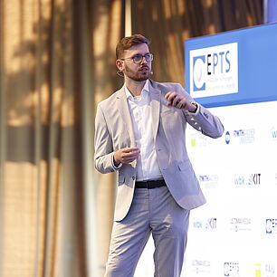 EPTS - Speaker on Stage in Session Room