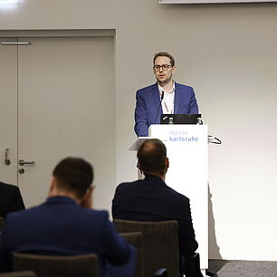 EPTS - Speaker on stage
