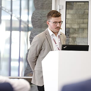 EPTS - Speaker on Stage in Session Room