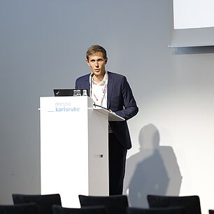 EPTS - Speaker on Stage in Session Room