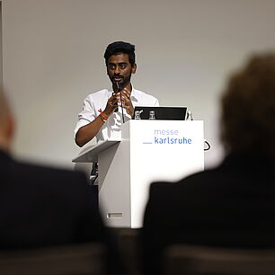 EPTS - Speaker on Stage in Session Room