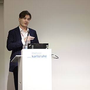 EPTS - Speaker on Stage in Session Room